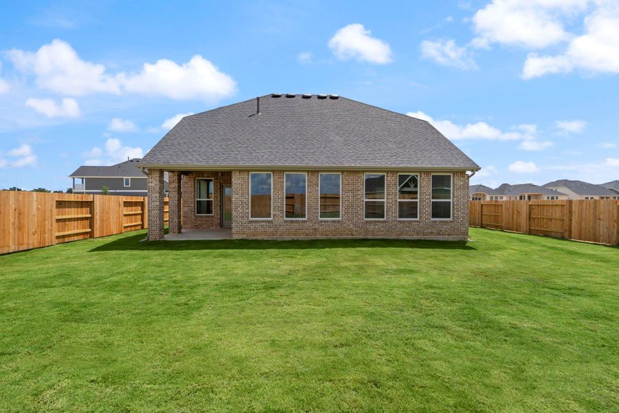 Exterior details and patio area of a home in Attwater, Waller (Image 3).