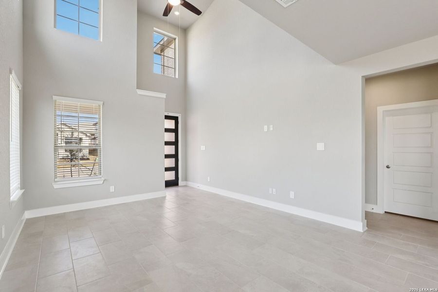 Spacious, unfurnished interior of a new home in Lark Canyon, New Braunfels (Image 52).