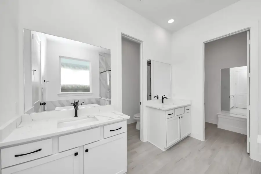 Furnished interior view inside a new home in Beacon Point, Texas City (Image 14).