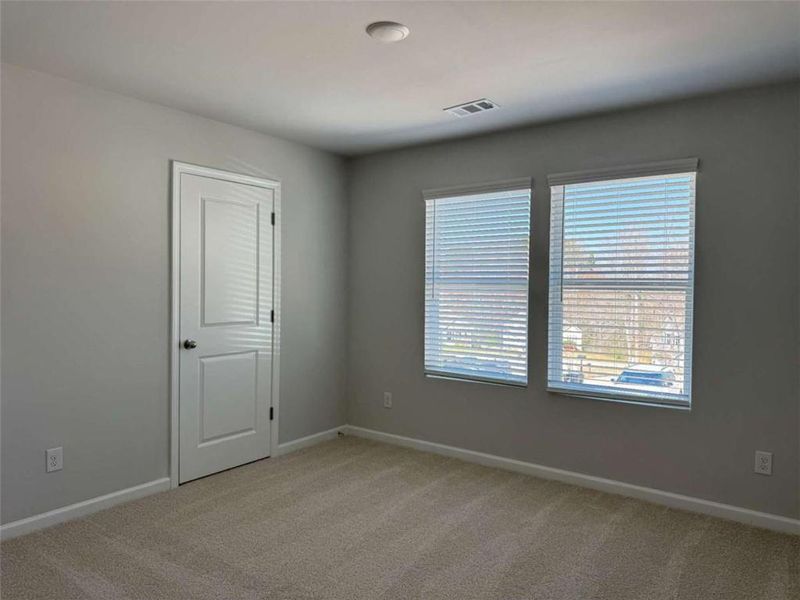 Spacious, unfurnished interior of a new home in Deer Creek, Temple (Image 20).