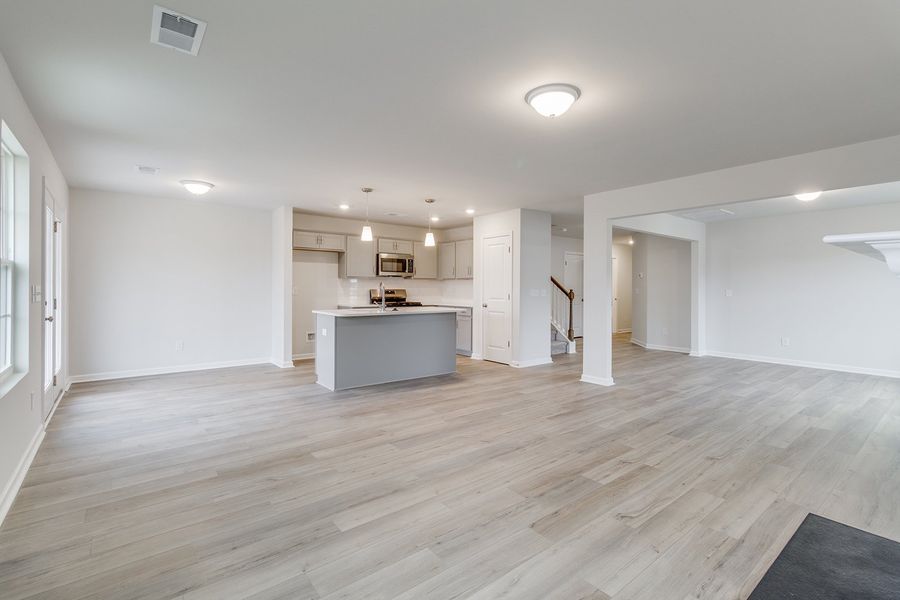 Spacious, unfurnished interior of a new home in Winston Point, Gilbert (Image 21).