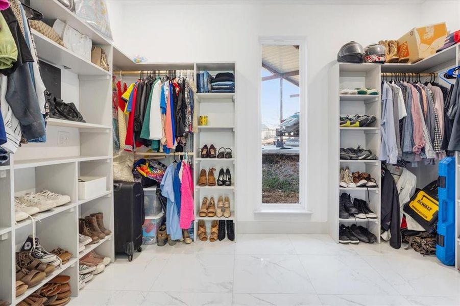 Furnished interior view inside a new home in , Van Alstyne (Image 6).