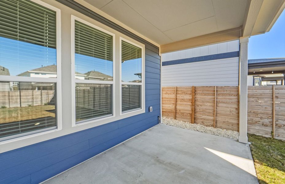 Exterior details and patio area of a home in Horizon Lake, Leander (Image 23).