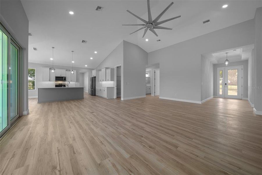Spacious, unfurnished interior of a new home in , Ocala (Image 21).