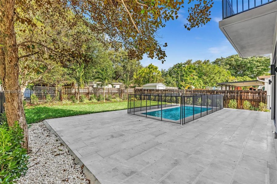Exterior details and patio area of a home in , Miami (Image 29).