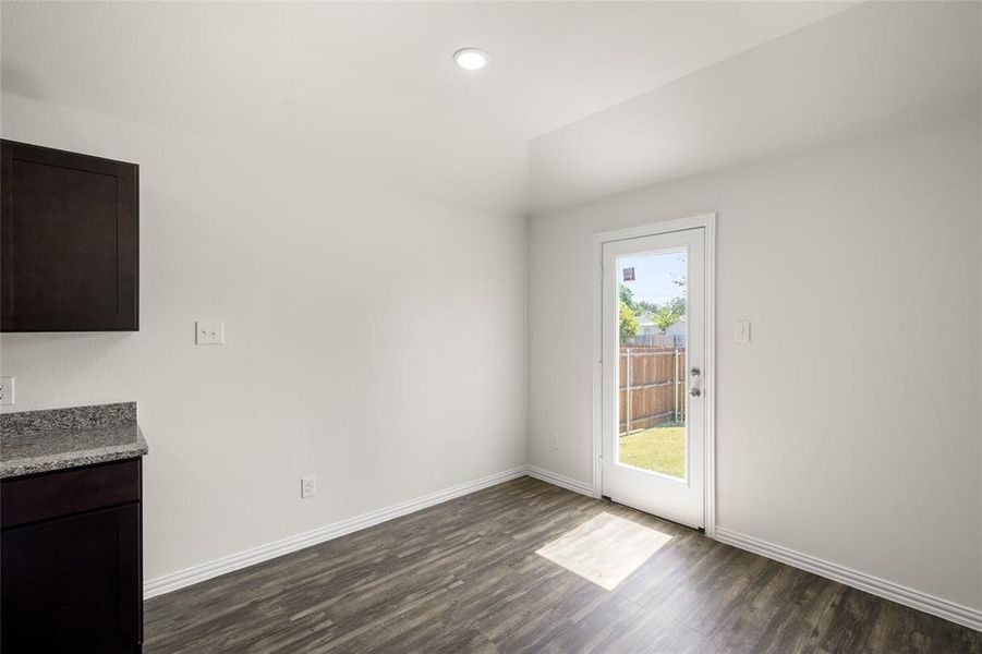 433 Rose- Dining-1 433 Rose- Dining-1