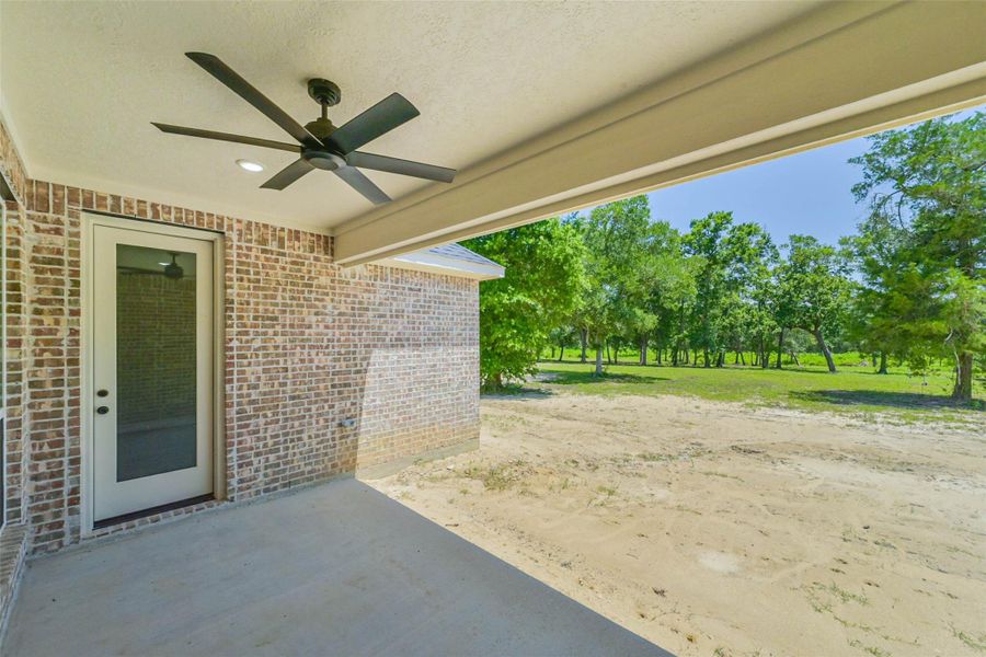 Exterior details and patio area of a home in , Baytown (Image 25).