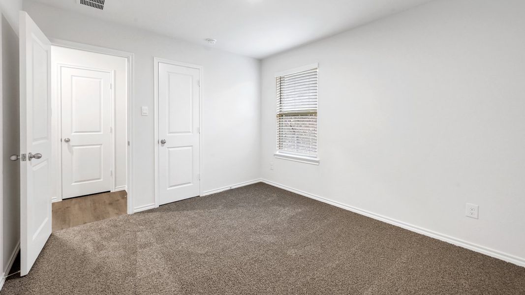 Spacious, unfurnished interior of a new home in Saddlebrook, Waxahachie (Image 29). Spacious, unfurnished interior of a new home in Saddlebrook, Waxahachie (Image 29).