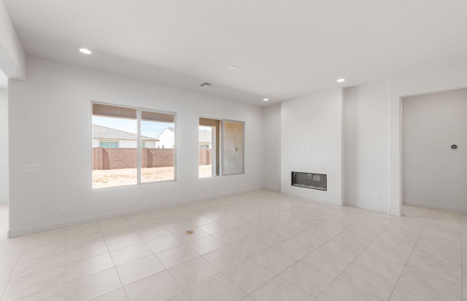 Spacious, unfurnished interior of a new home in Artisan at Asante, Surprise (Image 22).