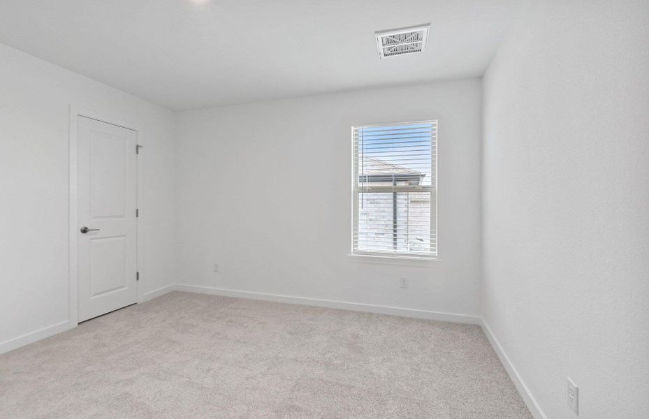Spacious, unfurnished interior of a new home in Wolf Ranch, Georgetown (Image 31).