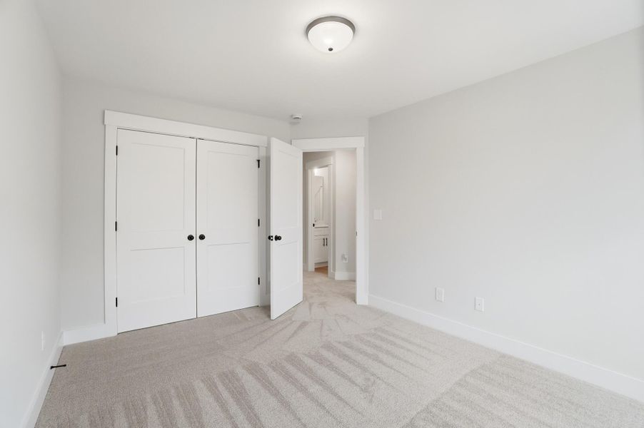 Spacious, unfurnished interior of a new home in Blythe Mill Townhomes, Waxhaw (Image 28).