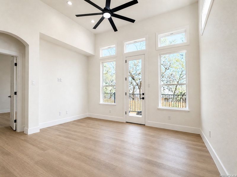 Spacious, unfurnished interior of a new home in , San Antonio (Image 37).