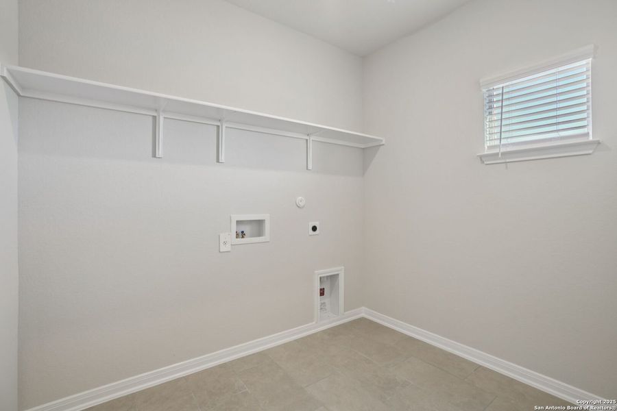 Spacious, unfurnished interior of a new home in Carmel Ranch, Schertz (Image 33). Spacious, unfurnished interior of a new home in Carmel Ranch, Schertz (Image 33).
