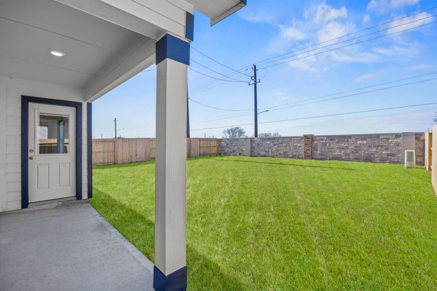 Exterior details and patio area of a home in Ashland, Houston (Image 3).
