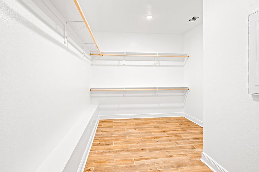 Spacious, unfurnished interior of a new home in Natureview, Freeport (Image 20).