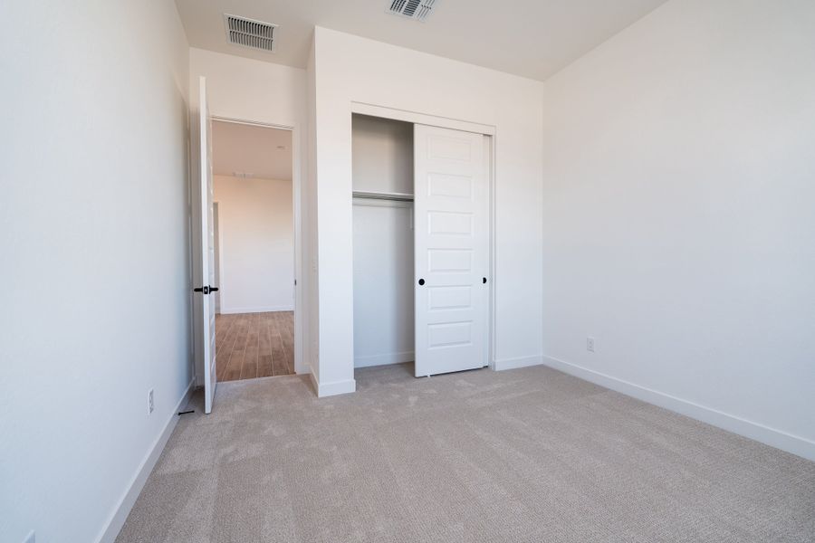 Spacious, unfurnished interior of a new home in Soleo, San Tan Valley (Image 14).