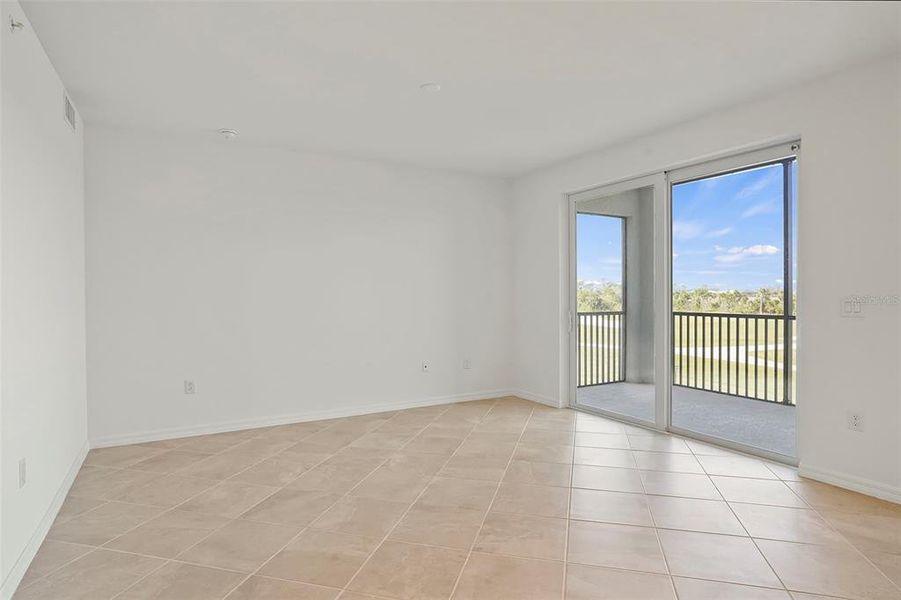 Spacious, unfurnished interior of a new home in , Venice (Image 24).