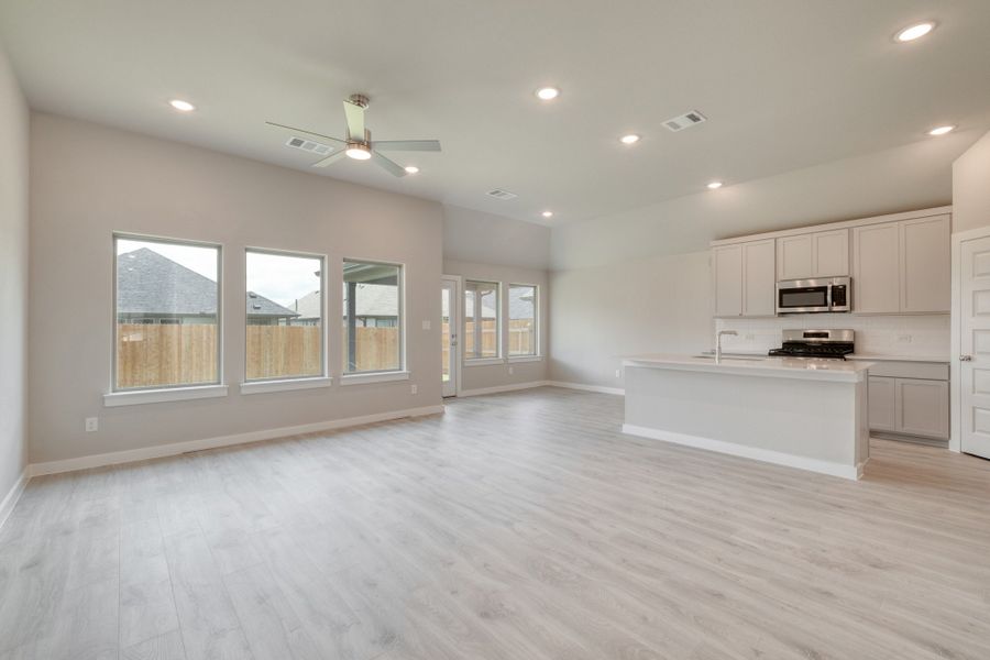 Spacious, unfurnished interior of a new home in Prairie Winds, Hutto (Image 12).