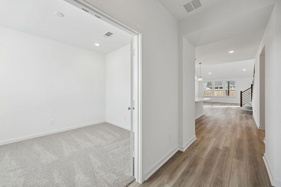 Spacious, unfurnished interior of a new home in Montgomery Bend, Montgomery (Image 18).