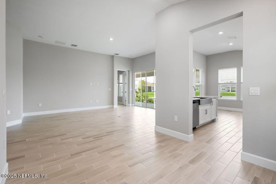 Spacious, unfurnished interior of a new home in Colbert Landings, Palm Coast (Image 25).