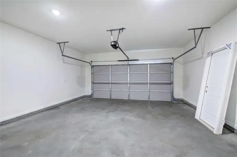 Spacious, unfurnished interior of a new home in , Dallas (Image 16).