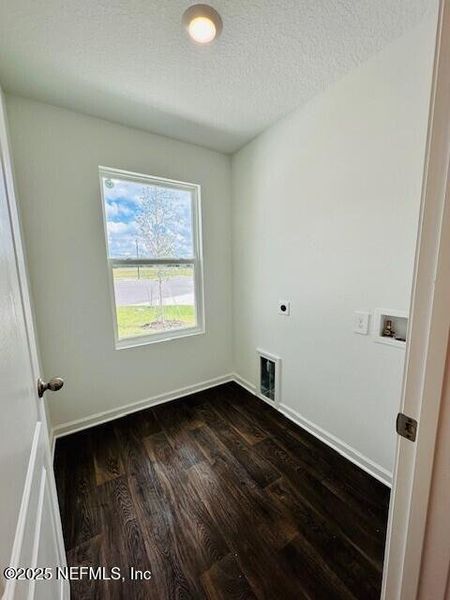 Spacious, unfurnished interior of a new home in Rookery, Green Cove Springs (Image 22).