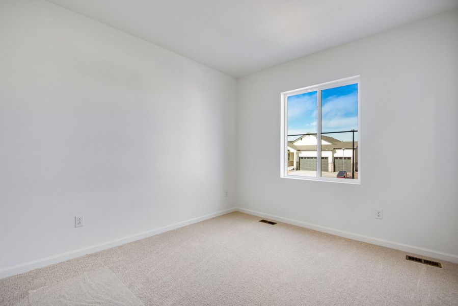 Spacious, unfurnished interior of a new home in The Aurora Highlands, Aurora (Image 31).