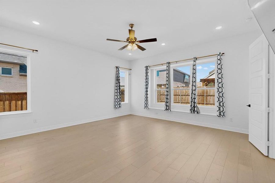 Spacious, unfurnished interior of a new home in , Prosper (Image 30).