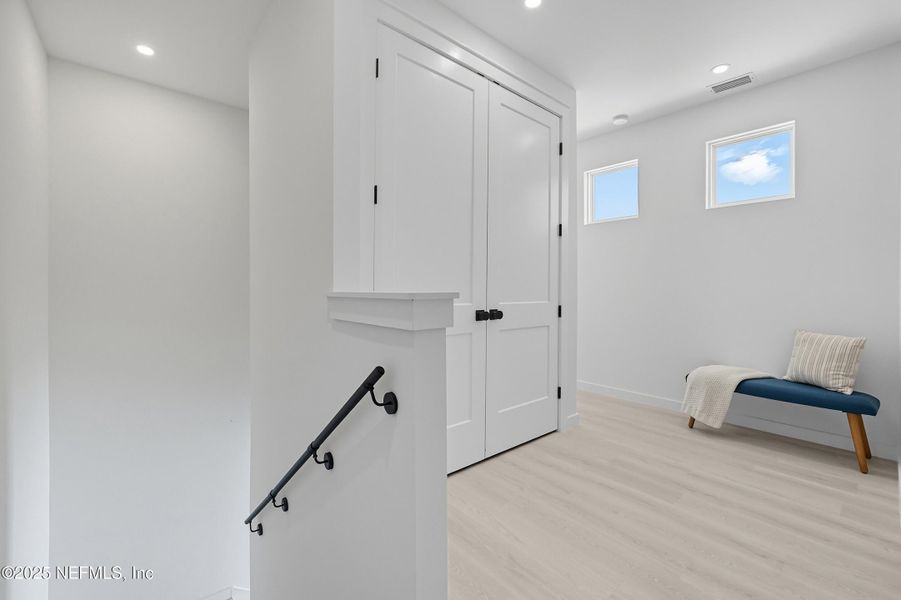 Spacious, unfurnished interior of a new home in , Jacksonville Beach (Image 24).