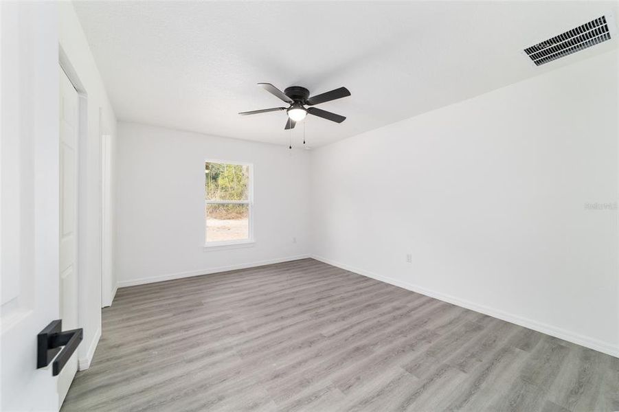 Spacious, unfurnished interior of a new home in , Dunnellon (Image 30).