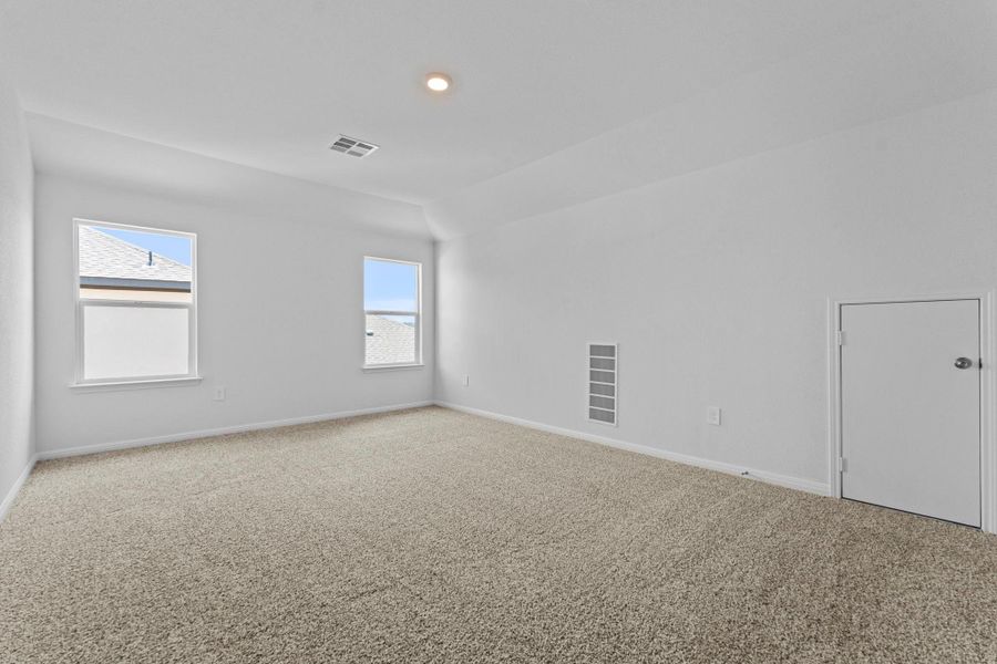 Spacious, unfurnished interior of a new home in Palomino, Manor (Image 14).
