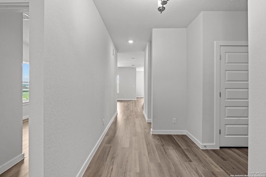 Spacious, unfurnished interior of a new home in Weltner Farms 50’s, New Braunfels (Image 24).