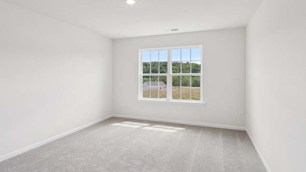 Spacious, unfurnished interior of a new home in Rydele Heights, Asheville (Image 16).