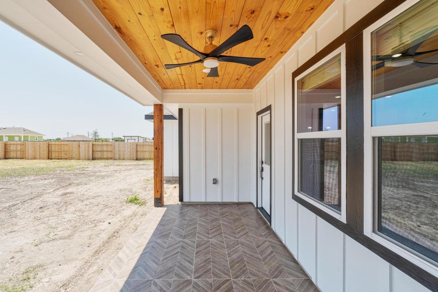 View of patio featuring a ceiling fan View of patio featuring a ceiling fan