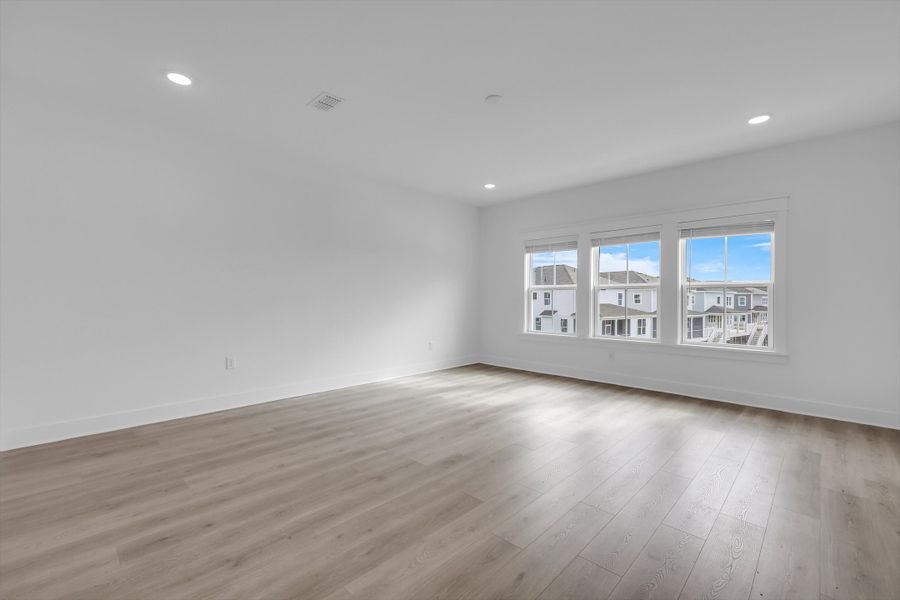 Spacious, unfurnished interior of a new home in Liberty Hill Farm, Mount Pleasant (Image 18).