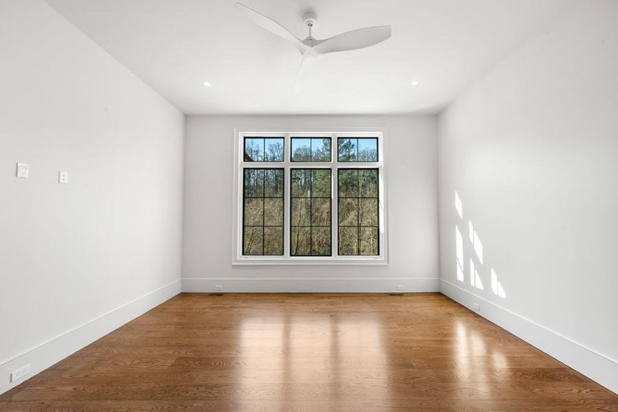 Spacious, unfurnished interior of a new home in Blue Heron Walk, Atlanta (Image 38).