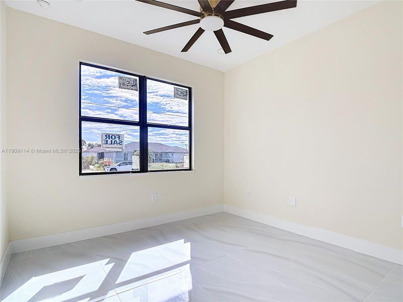 Spacious, unfurnished interior of a new home in , Lehigh Acres (Image 29).