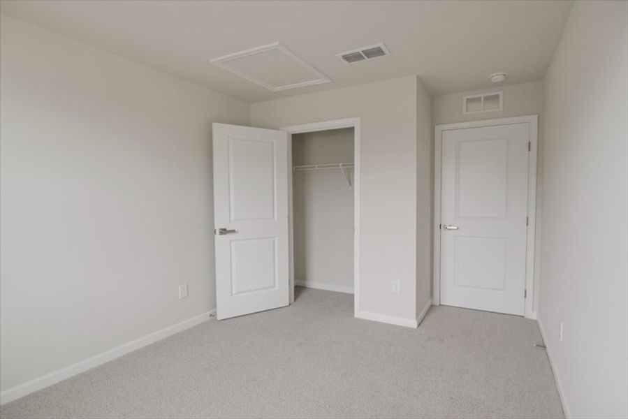 Spacious, unfurnished interior of a new home in Canterbrook Farms, Fountain Inn (Image 18).