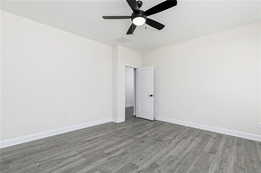 Spacious, unfurnished interior of a new home in Mount Tabor Pointe, Dallas (Image 19).