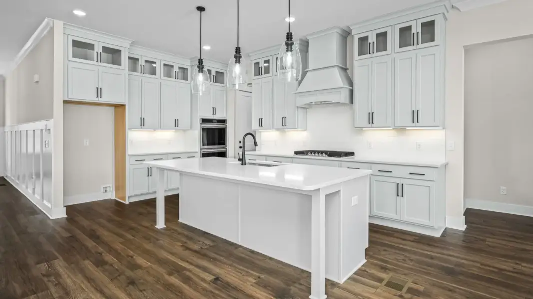 Gorgeous kitchen with all your cooking essentials