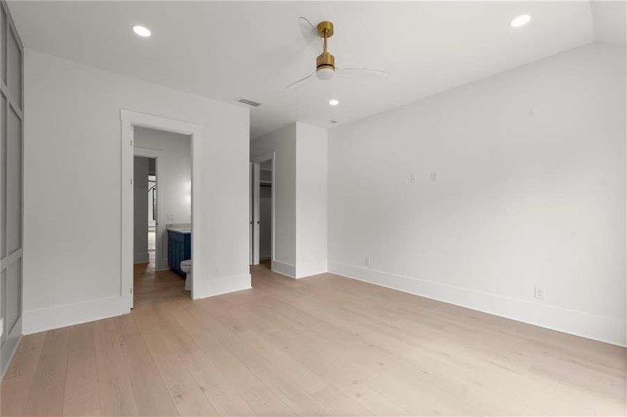 Spacious, unfurnished interior of a new home in , Alpharetta (Image 24).