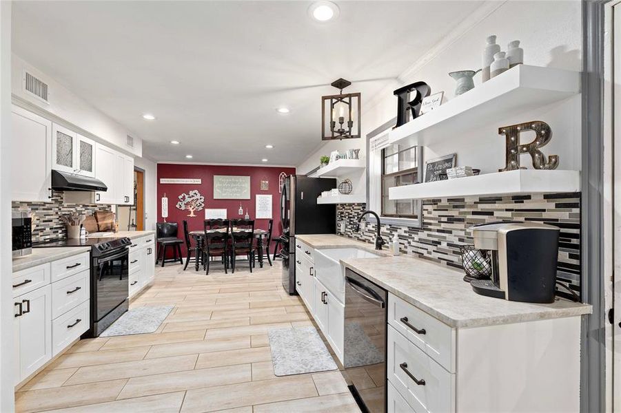 Furnished interior view inside a new home in , Brownwood (Image 9).