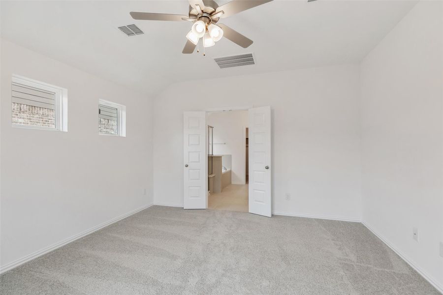 Spacious, unfurnished interior of a new home in Ellis Cove, Seabrook (Image 24).