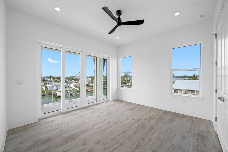 Spacious, unfurnished interior of a new home in , Madeira Beach (Image 57).