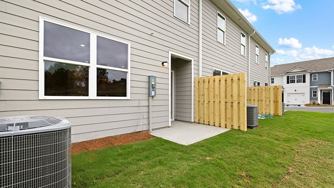 Exterior details and patio area of a home in Woodbury Park, South Fulton (Image 3).
