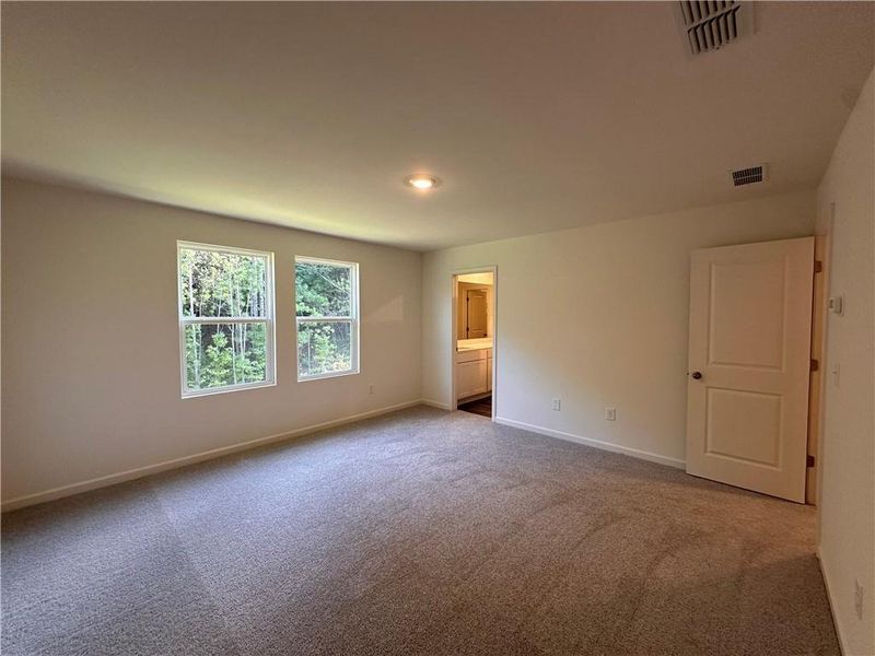 Spacious, unfurnished interior of a new home in Mt. Tabor Ridge, Dallas (Image 11).
