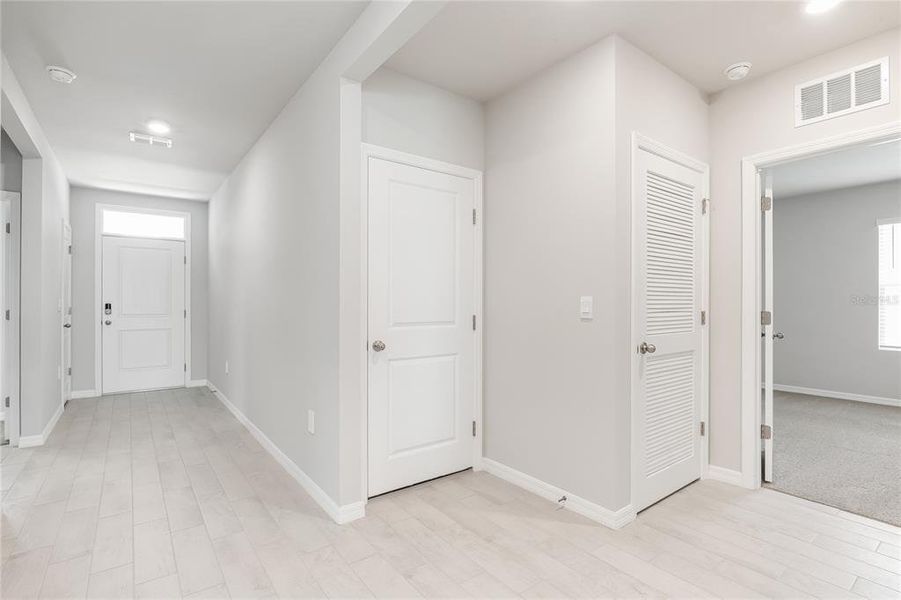 Spacious, unfurnished interior of a new home in Burnt Store Village, Punta Gorda (Image 10). Spacious, unfurnished interior of a new home in Burnt Store Village, Punta Gorda (Image 10).