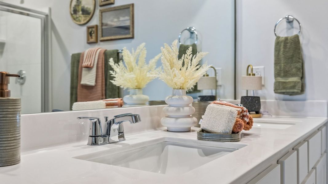 Representative interior finishes for a home built from the Aria by D.R. Horton in CDJ Farms, Portland (Image 23).