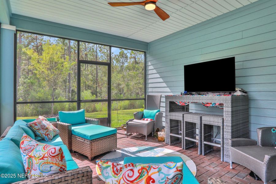 Exterior details and patio area of a home in , Yulee (Image 18).