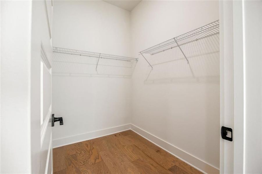 Spacious, unfurnished interior of a new home in Long Hollow Landing, Gainesville (Image 36).